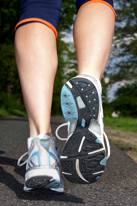 pt_examines_gait